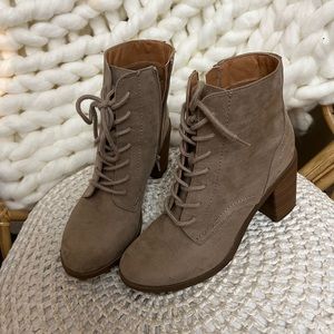 Lace up heal boot